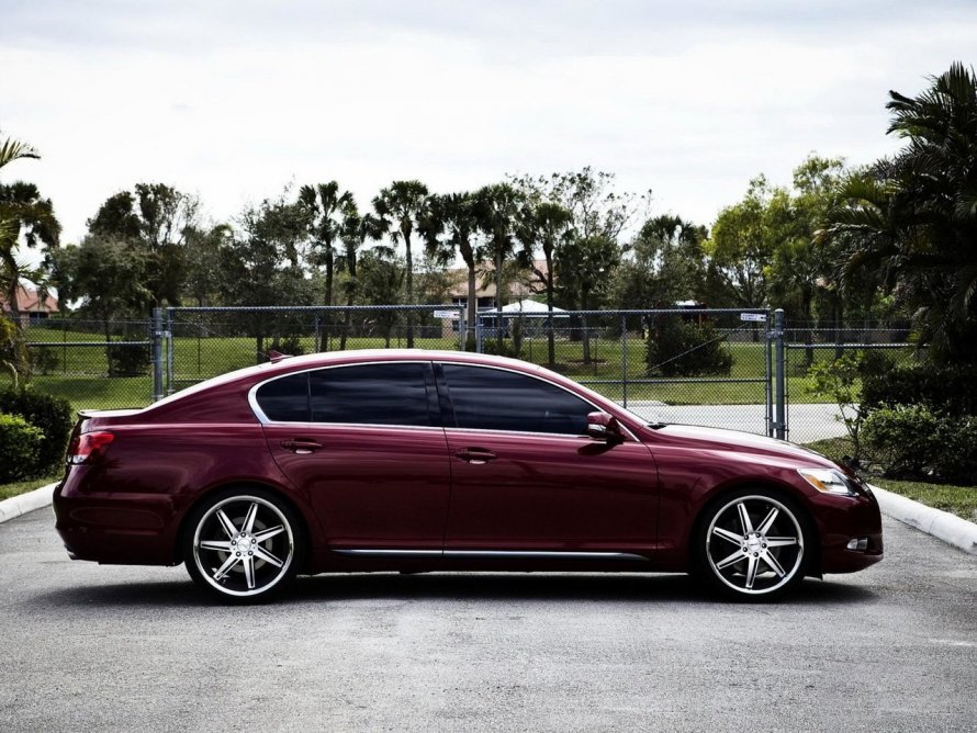Lexus GS бордовый