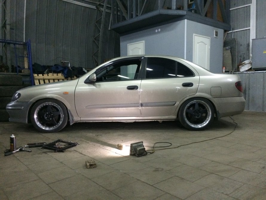 Nissan Almera n16 stance