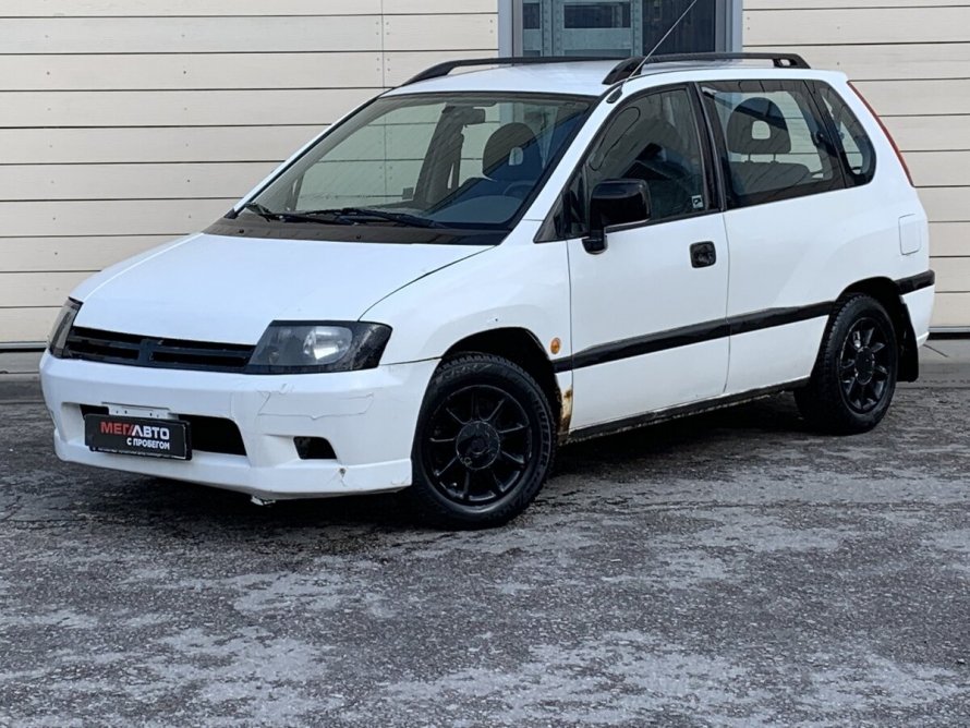 Mitsubishi Space Wagon 2000 stance
