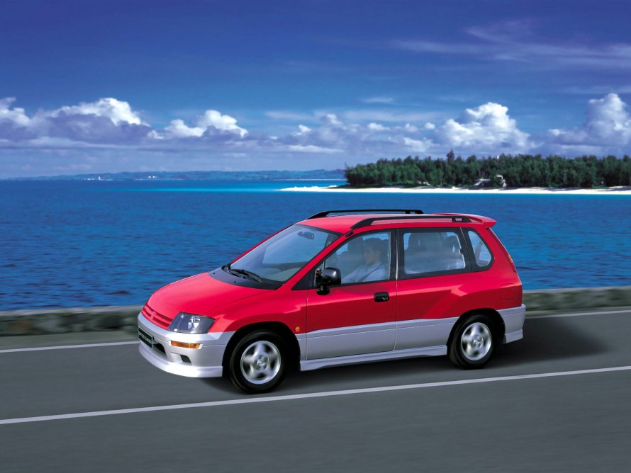 Mitsubishi Space Runner 2