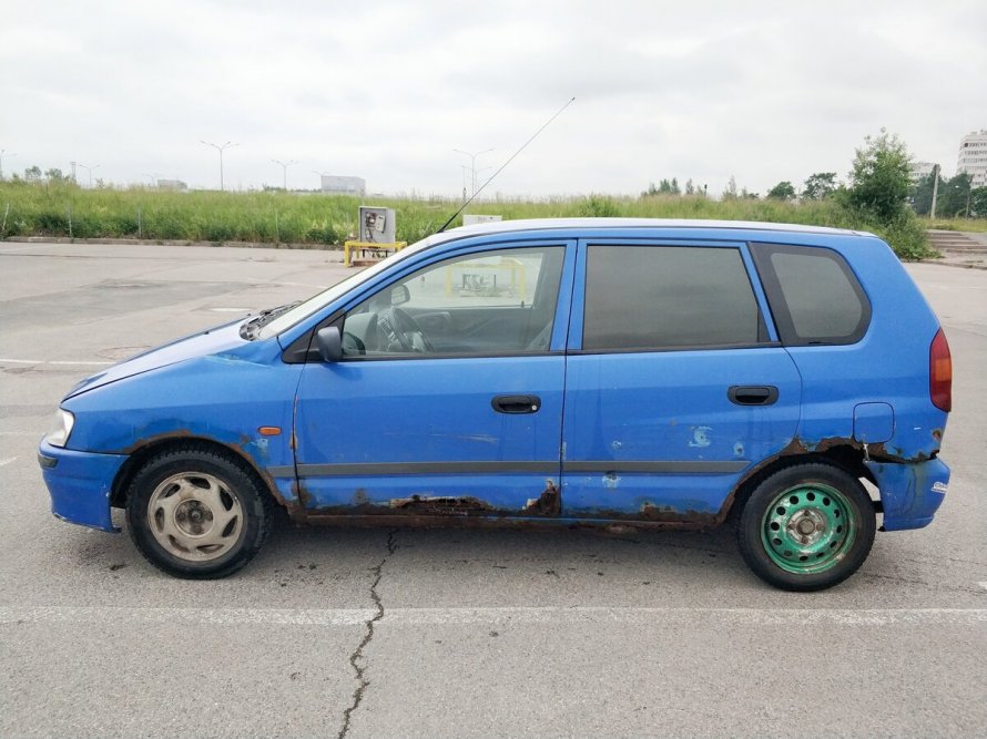 Mitsubishi Space Runner 2000