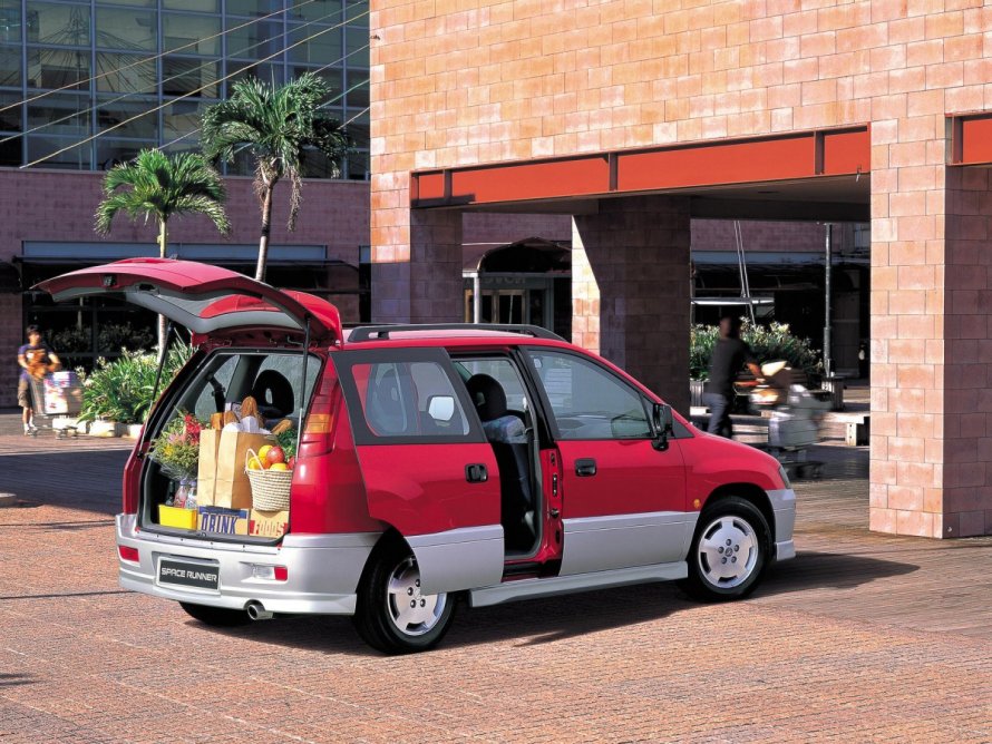 Mitsubishi Space Runner 1997