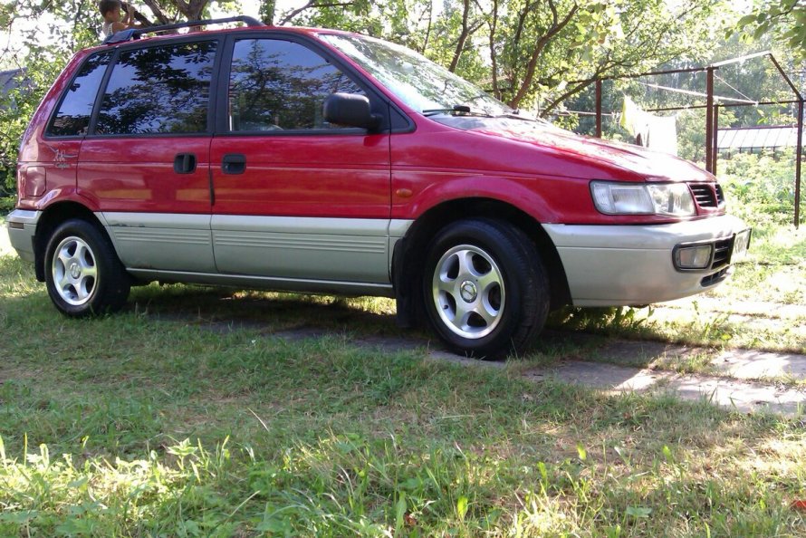 Mitsubishi Space Runner 92 год