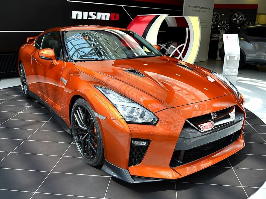 Nissan GTR 2020 оранжевый