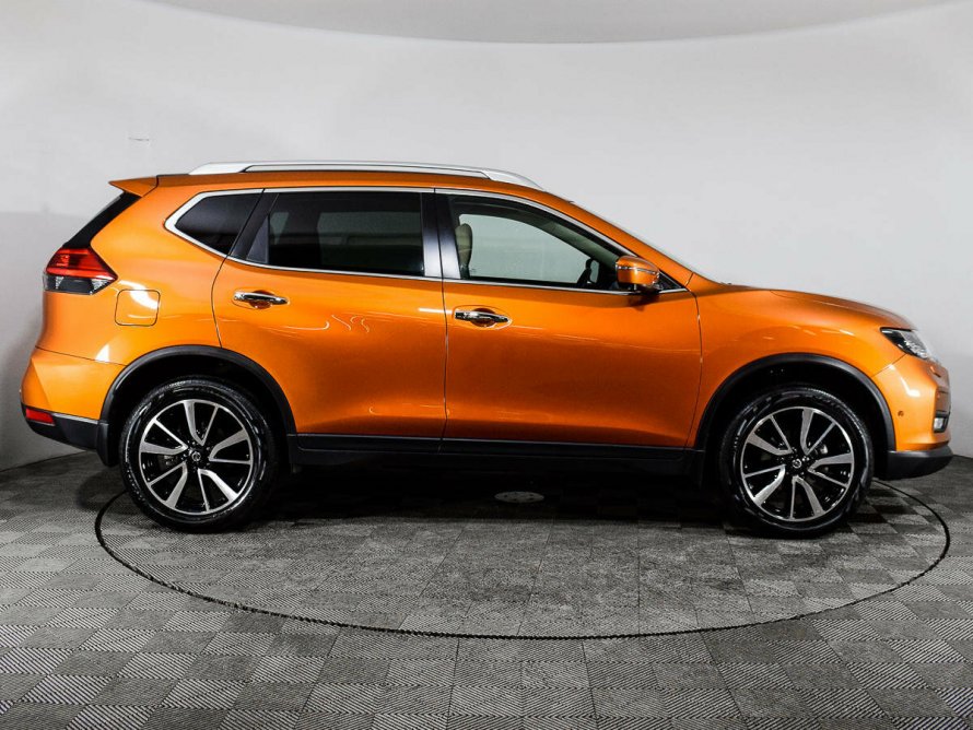 Nissan x-Trail оранжевый