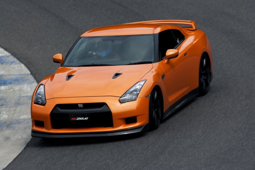 GTR r35 Nismo Orange