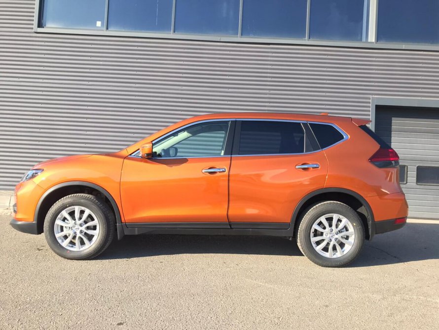 Nissan x-Trail оранжевый металлик