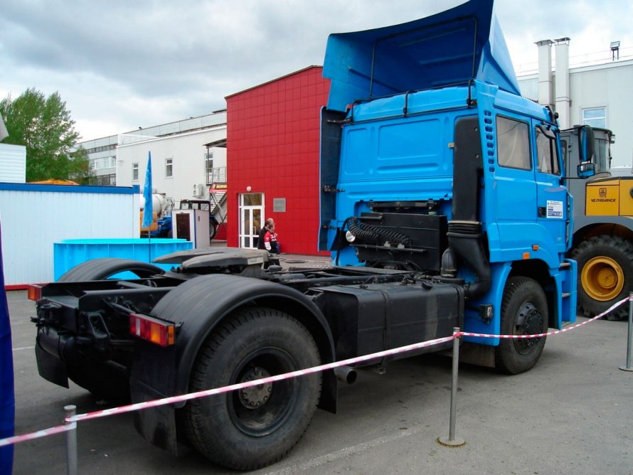 Урал 63674 тягач