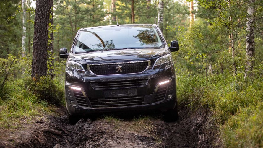 Peugeot Expert traveller 2020 интерьер