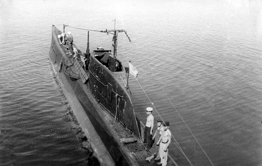 Подводная лодка л-15 (Капитан 3 ранга комаров в.и.)