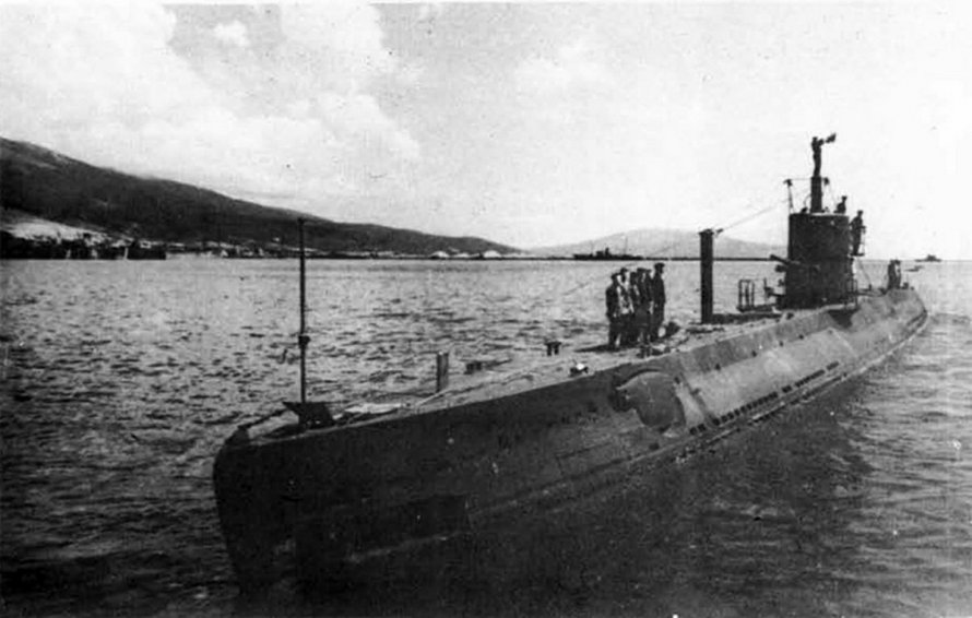 Островной памятник подводная лодка