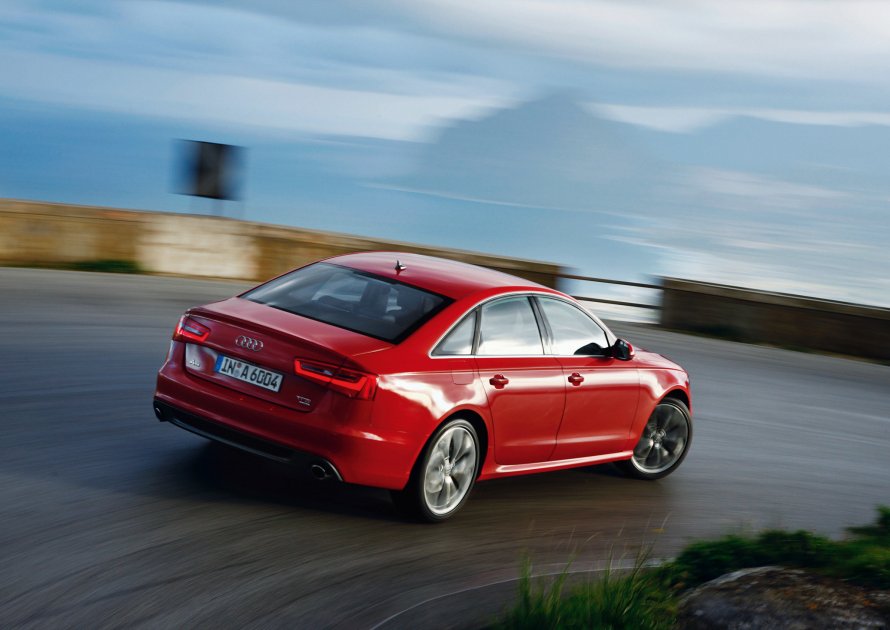 Audi a6 sedan красная
