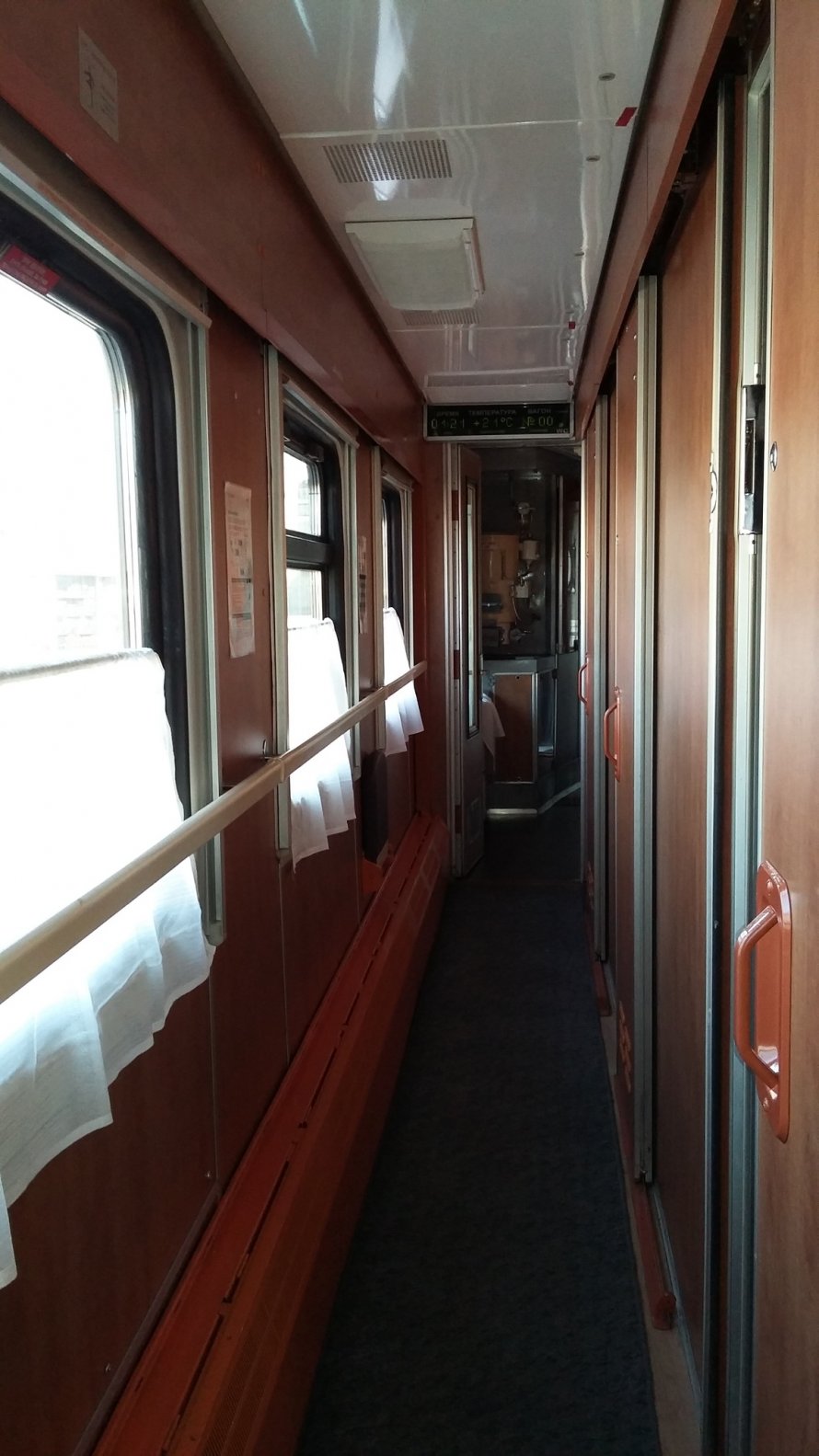 Поезд дальнего следования плацкарт