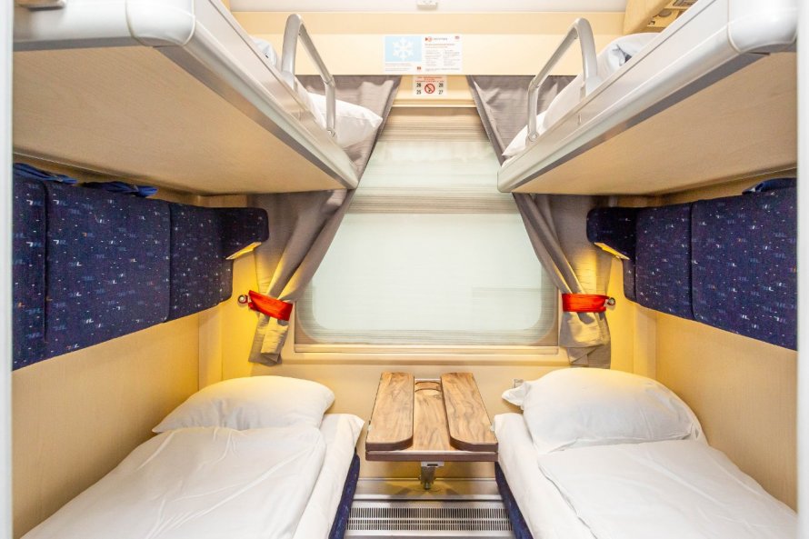 Поезд Таврия св вагон