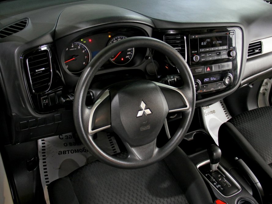 Mitsubishi Outlander 3 салон
