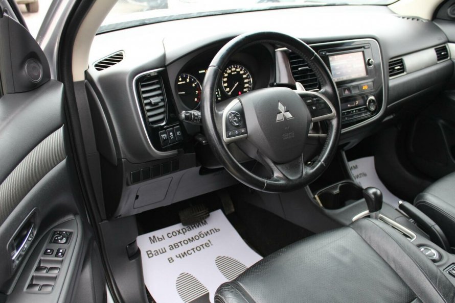 Mitsubishi Outlander 2012 салон