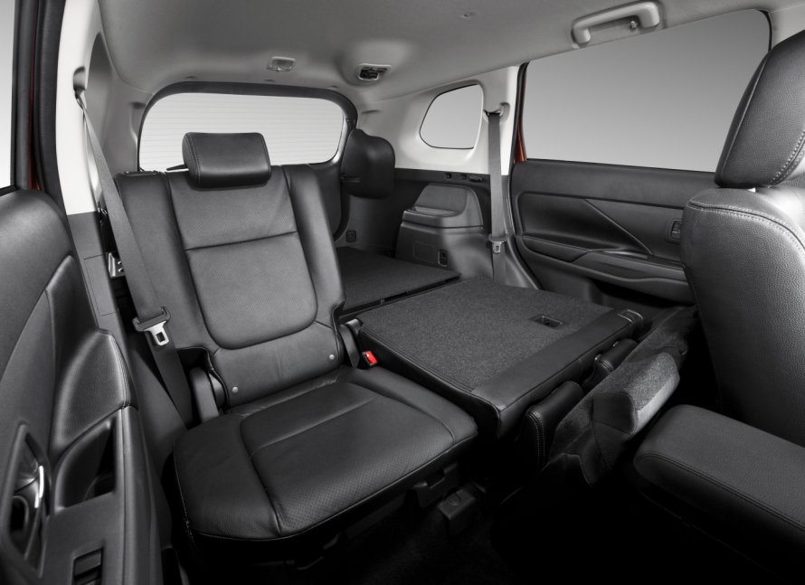 Mitsubishi Outlander, 2017 задний ряд