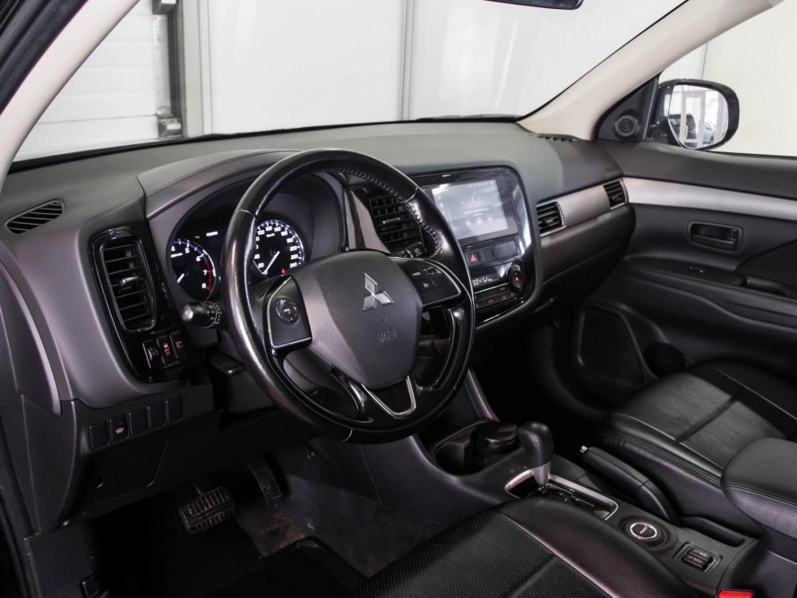 Mitsubishi Outlander III Рестайлинг 2 салон