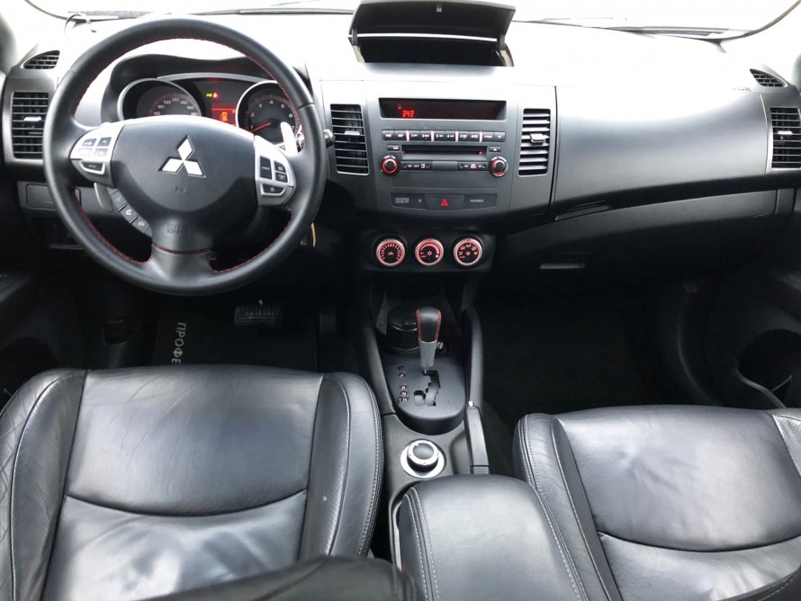 Mitsubishi Outlander 2018 Interior