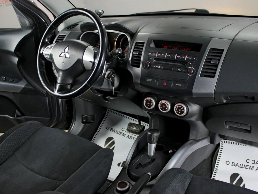 Mitsubishi Outlander 2020 салон