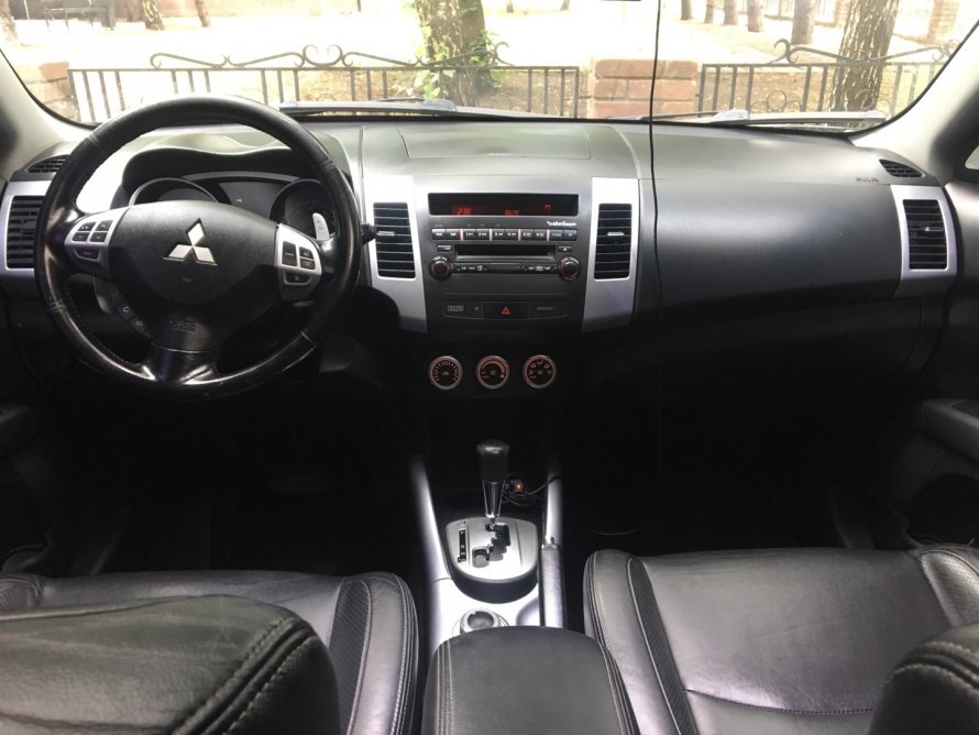 Mitsubishi Outlander 2013 салон
