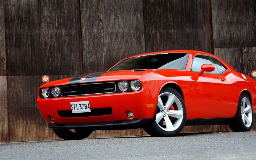 Dodge Challenger srt8