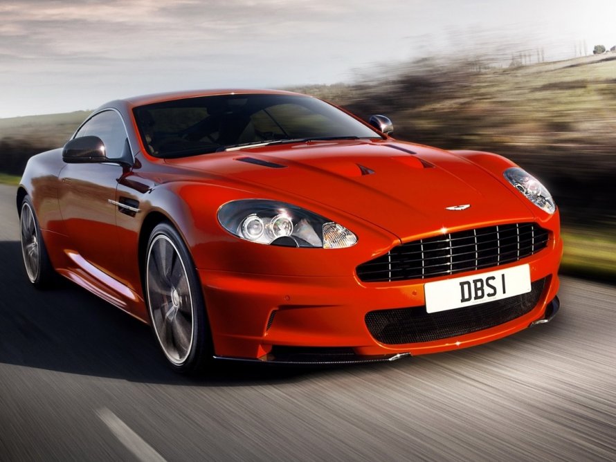 Красный спорткар Aston Martin DBS v12
