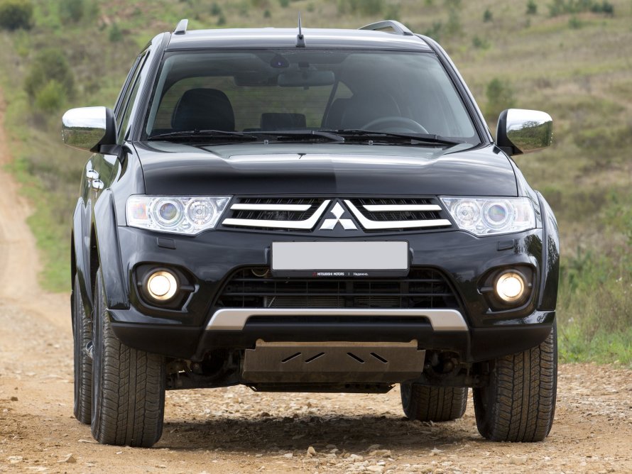 Mitsubishi Pajero Sport 2013