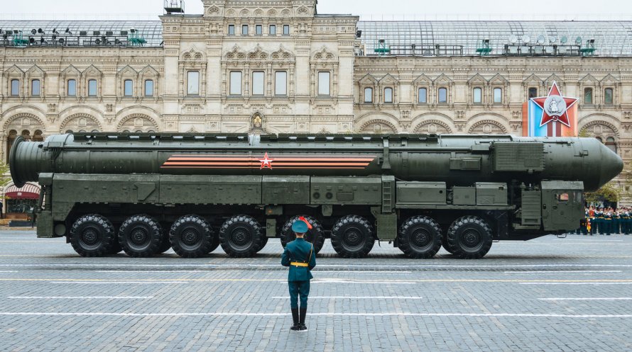Ракетный комплекс Ярс на красной площади