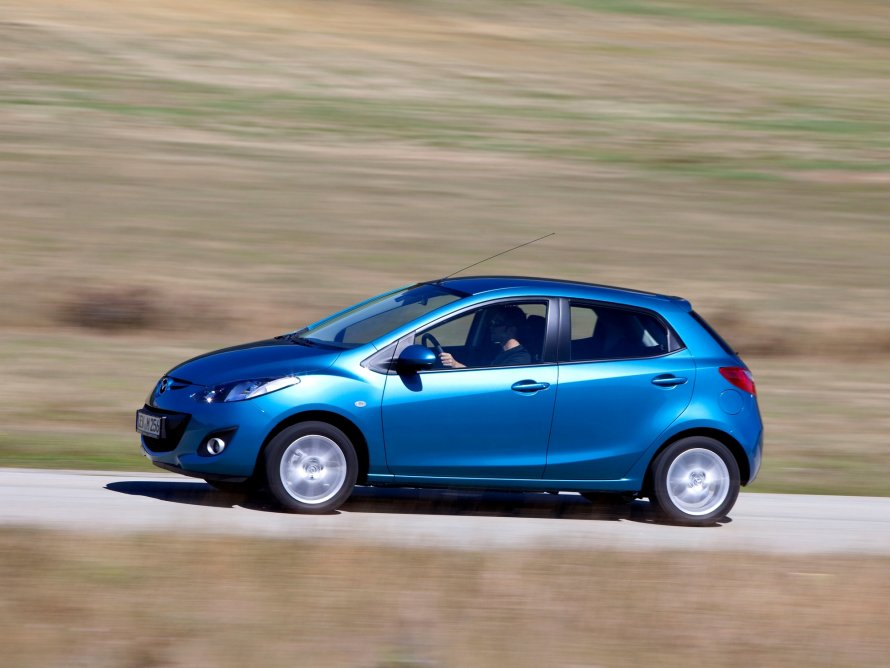 Mazda 2 хэтчбек 2010