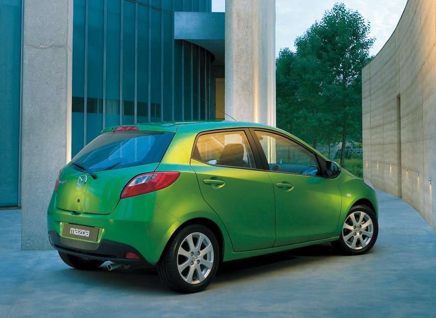 Mazda 2 фото