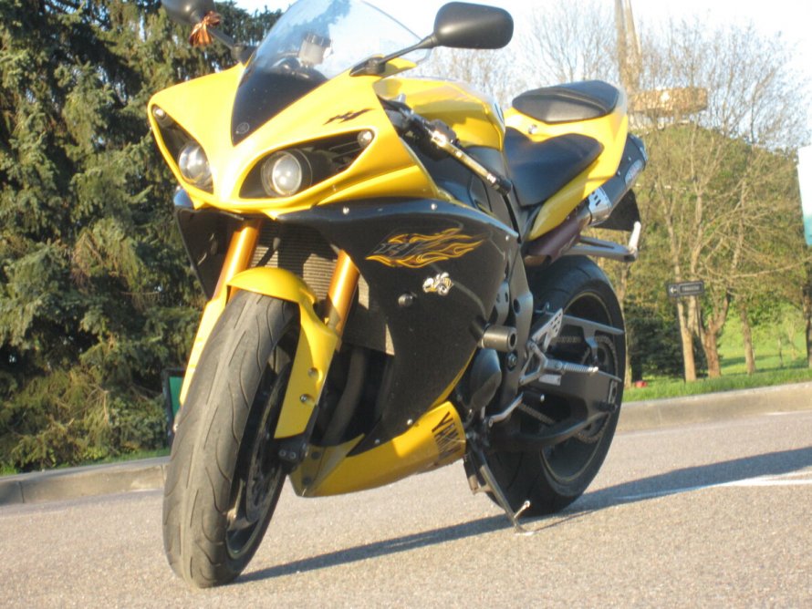 Yamaha r1 Золотая