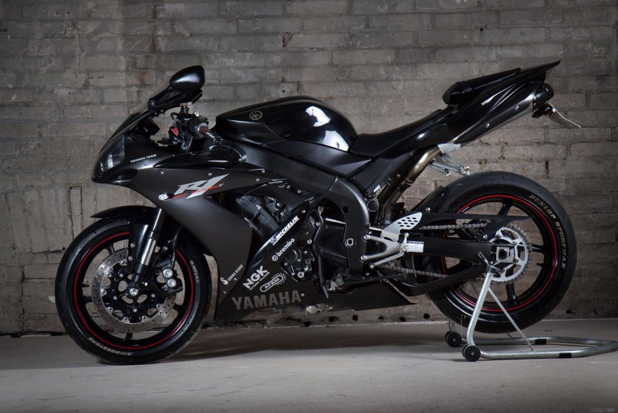 Yamaha r1 2005 черная