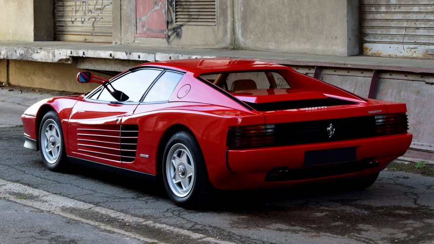 Ferrari Testarossa спереди