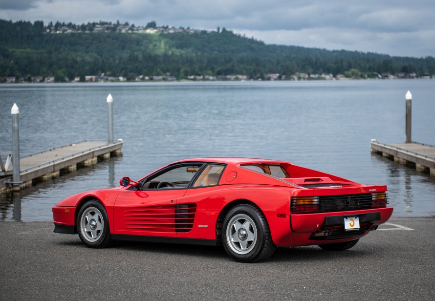 Машина Ferrari Testarossa