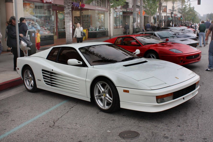 Машина Ferrari Testarossa