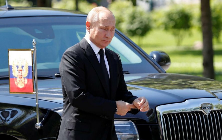 Машина Путина Аурус