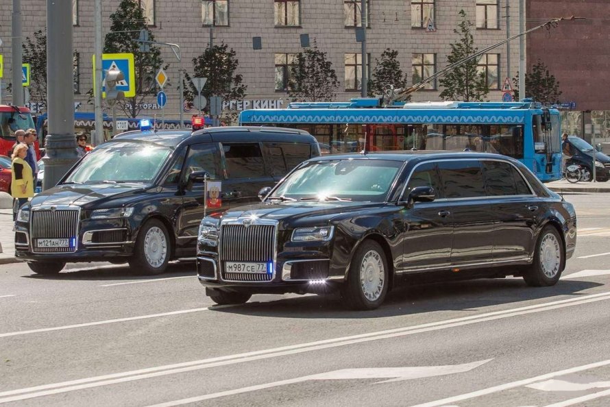 Кортеж Путина Аурус