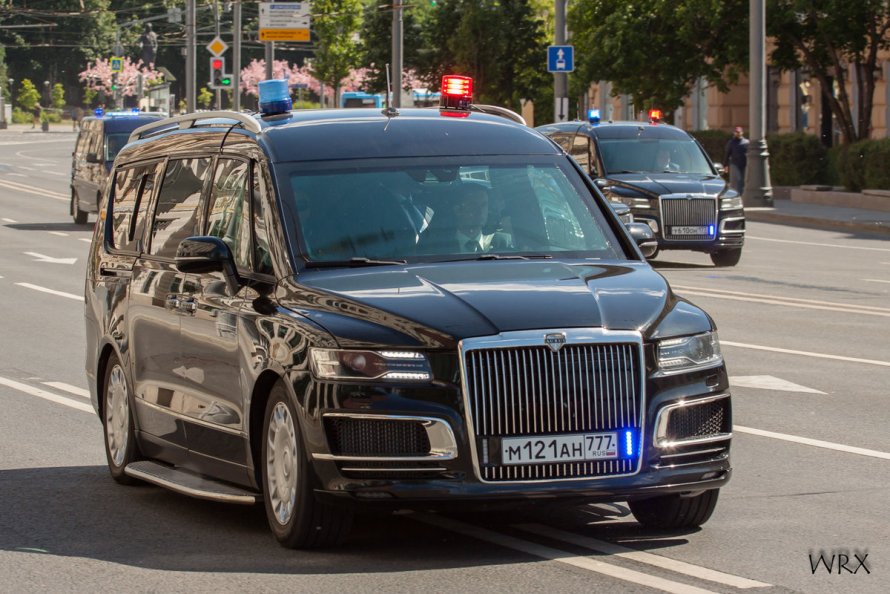 Кортеж Путина Аурус