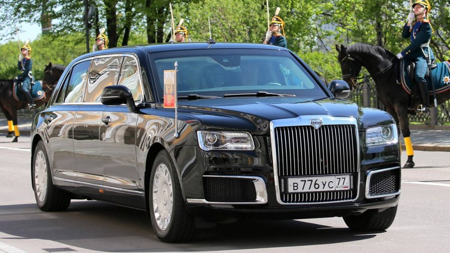 Кортеж Путина Аурус