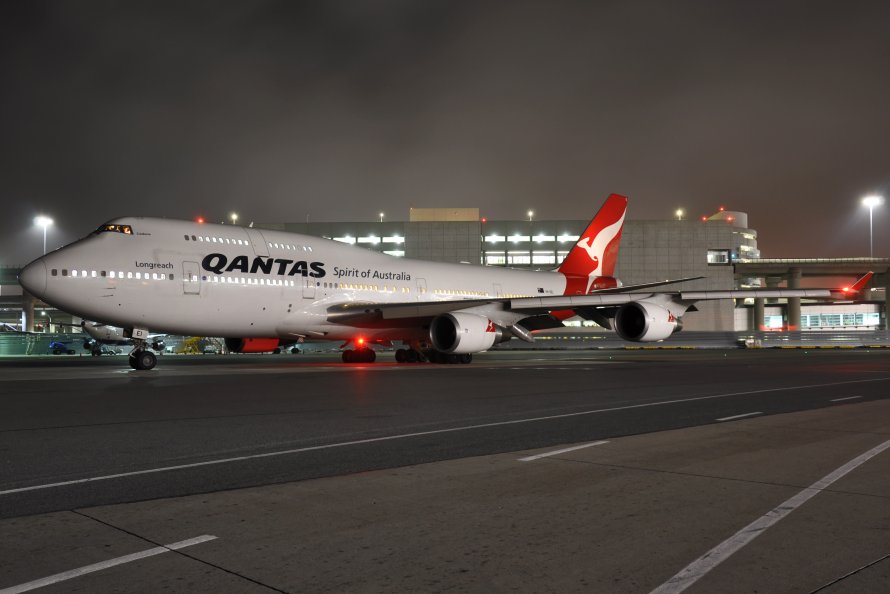 Самолёт Qantas Боинг 747-400