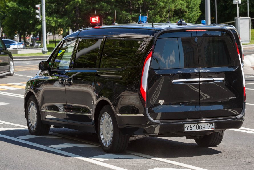 Аурус автомобиль минивэн Арсенал