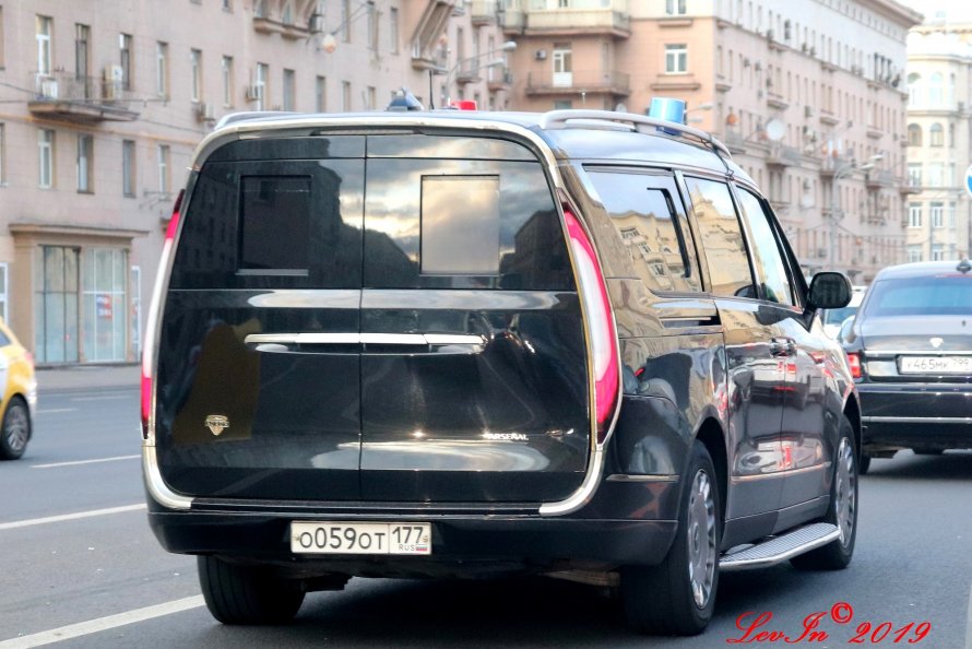 Минивэн Aurus Arsenal