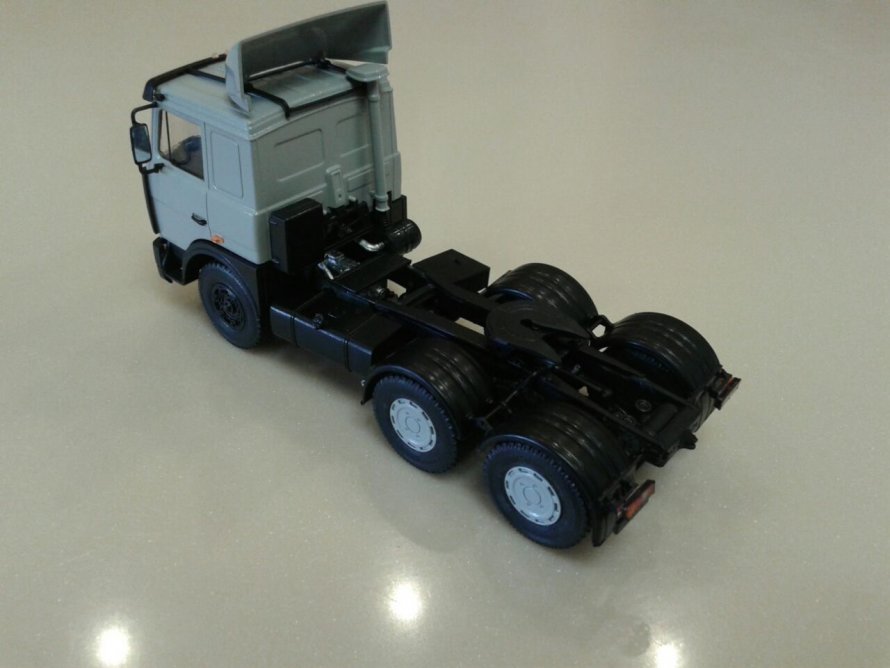 Сборная модель МАЗ-6422 ранний AVD models, 1/43