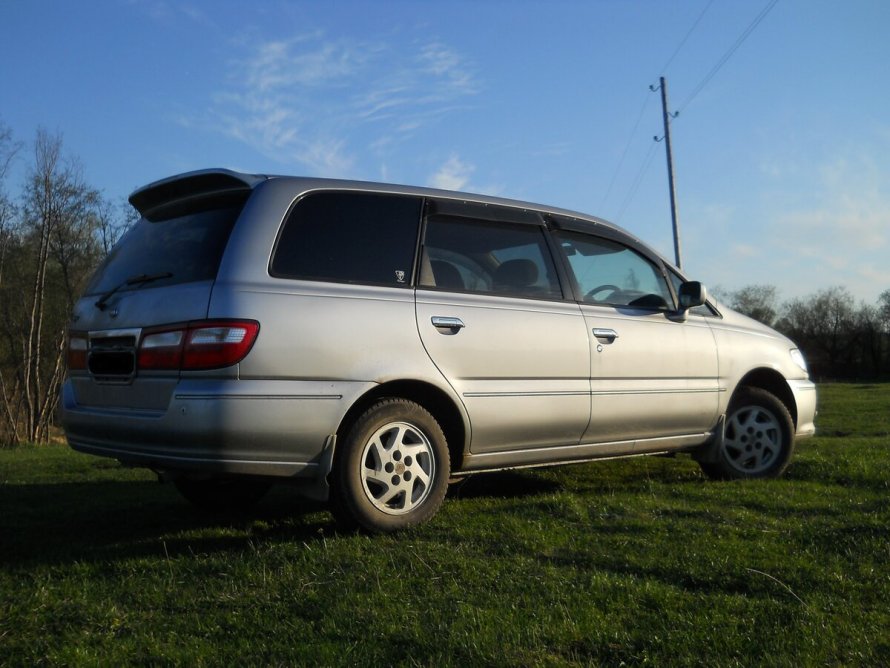Nissan Presage 1996