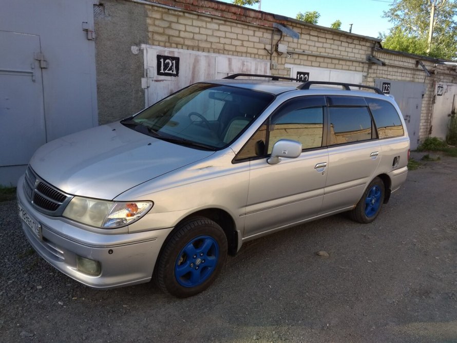Nissan Presage минивэн 1998 – 2003