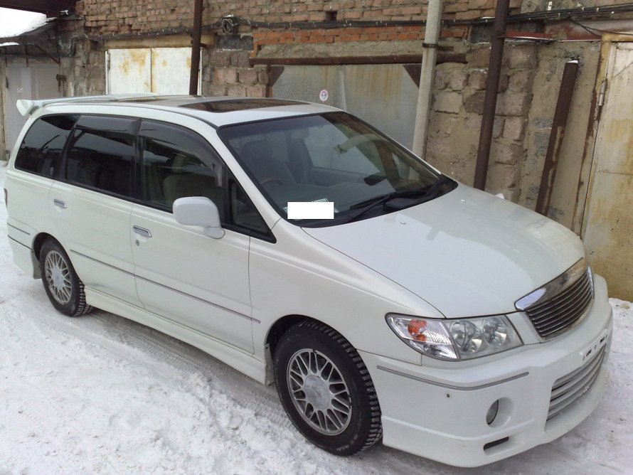 Nissan Presage 2000