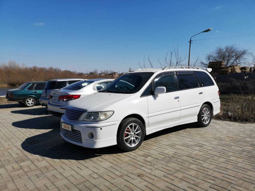 Nissan Presage 1999