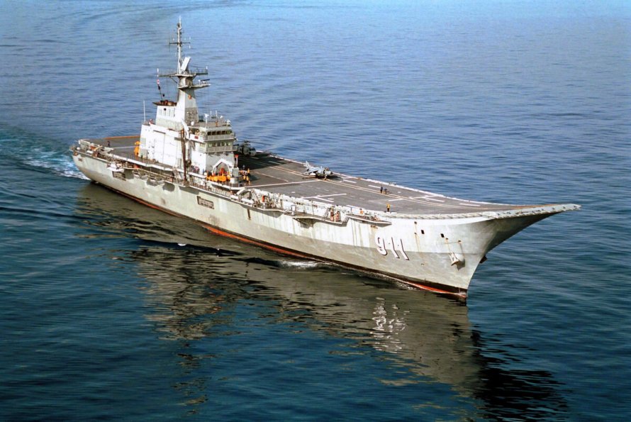 Чакри Нарубет авианосец