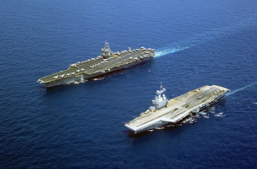 USS Nimitz CVN-68 ночные огни